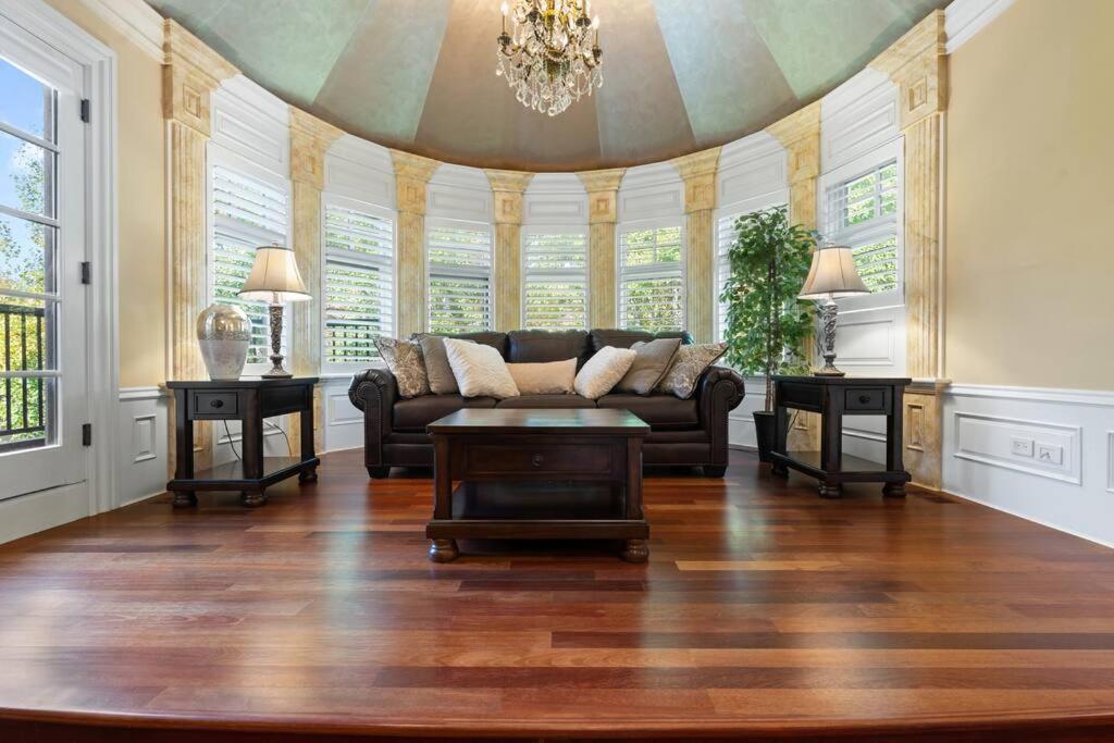 French Chateau W/Swim Spa & Theatre: 11,700 Sqft Calgary Exterior photo