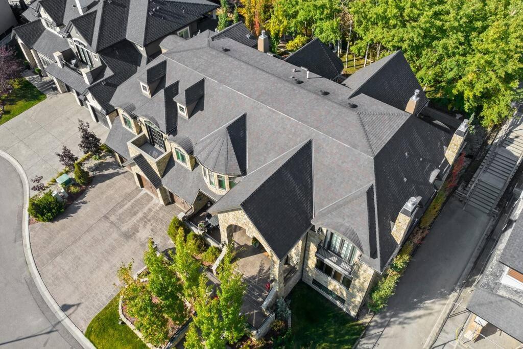 French Chateau W/Swim Spa & Theatre: 11,700 Sqft Calgary Exterior photo