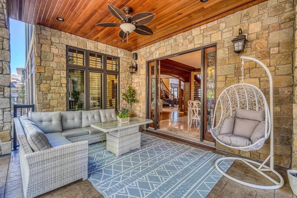 French Chateau W/Swim Spa & Theatre: 11,700 Sqft Calgary Exterior photo