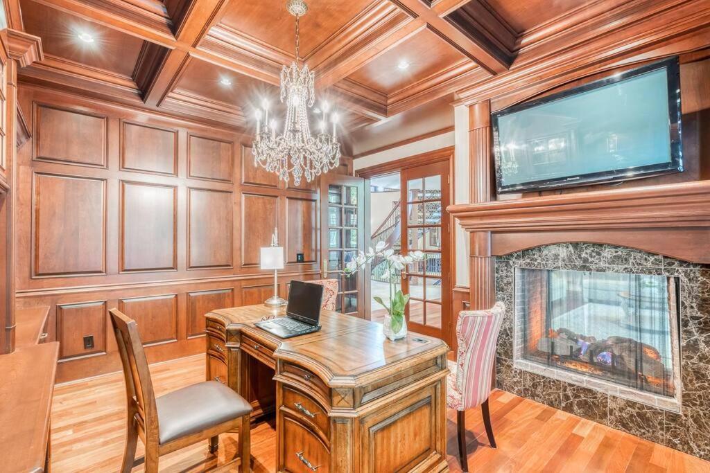 French Chateau W/Swim Spa & Theatre: 11,700 Sqft Calgary Exterior photo